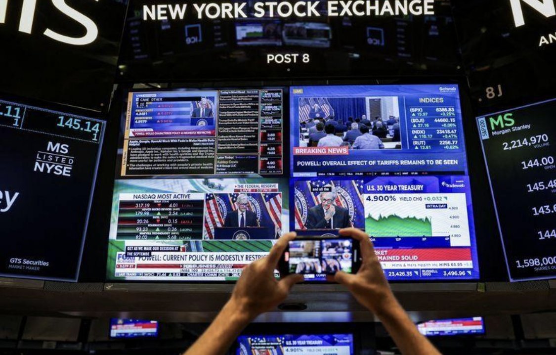 LogWeaver's tweet photo. The market is about to face a REAL test. 📊

Not earnings.

Not AI.

Not another headline rally.

INFLATION.

Next week, investors get fresh inflation and consumer spending data while stocks are still sitting near record highs.

That is a dangerous setup.

Because the market is pricing a very specific outcome:

Inflation cools.
Consumers keep spending.
The Fed gets room to cut.
Stocks keep climbing.
But that story only works if the data cooperates.
Right now, the backdrop is not clean.
🛢️ Oil is still elevated
💳 Consumer sentiment just hit a record low
🏦 Fed officials are still worried about inflation
📈 Stocks are already priced for strength
📉 Bond yields remain the pressure point

This is where markets get fragile.

When stocks are cheap, bad data can be absorbed.

When stocks are near highs, bad data becomes a VALUATION problem.
The market does not need a crisis to reprice.
It only needs inflation to stay sticky enough for the Fed to stay patient.
That is the risk investors should be watching.
The rally can continue.

But from here, the data has to justify the price.

Are investors buying real economic strength, or just betting inflation gives them another clean escape?