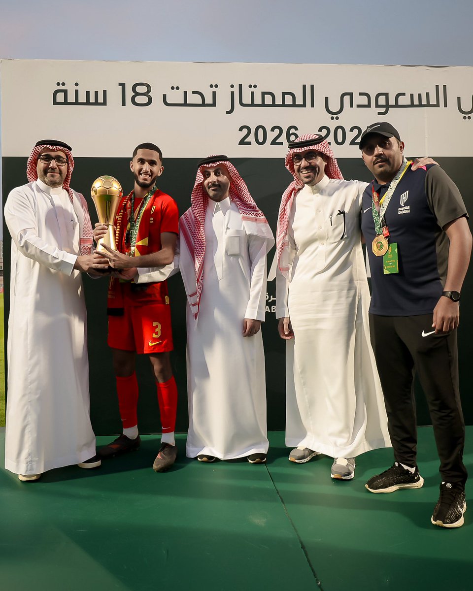 Ibrahim111110's tweet photo. الحمد لله على توفيقه توج اليوم فريقنا تحت 18 سنه أبطالا للدوري السعودي الممتاز الف مليون مبروك لجميع اخواني اللاعبين الأبطال ولجميع الاجهزه الفنيه وإلاداريه والطبية.. ولجميع محبي هذا الكيان الكبير وشكرا لكل من حضر وساند وشارك الأبطال فرحة التتويج وباذن الله القادم أجمل ..❤️💛🙏 https://t.co/sxbB54C5Kb
