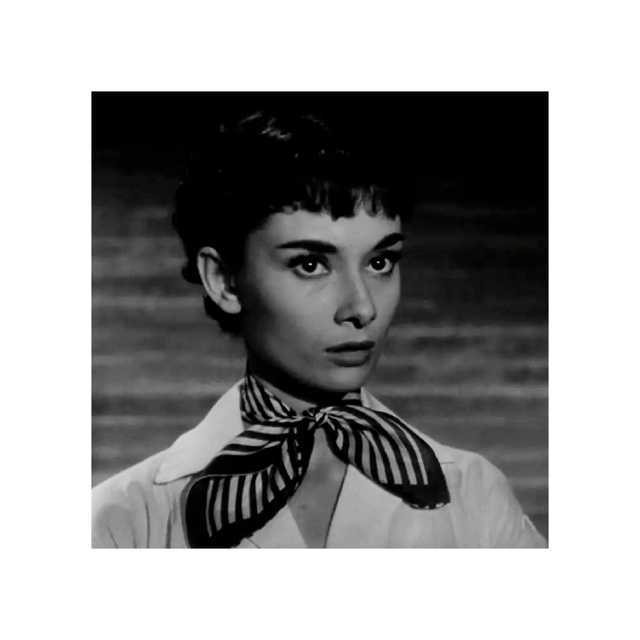 breakimbad's tweet photo. ( 𝐚𝐮𝐝𝐫𝐞𝐲 𝐡𝐞𝐩𝐛𝐮𝐫𝐧 ) 𝐱 𝐠𝐫𝐞𝐠𝐨𝐫𝐲 𝐩𝐞𝐜𝐤
— ocs · baltimore ; 1950s

B, heredero de una enorme fortuna, sospecha que A, reportera de prensa rosa, puede no ser quien dice ser cuando comienzan a producirse extraños robos en el vecindario al poco de su llegada https://t.co/7Vl9TiRayF