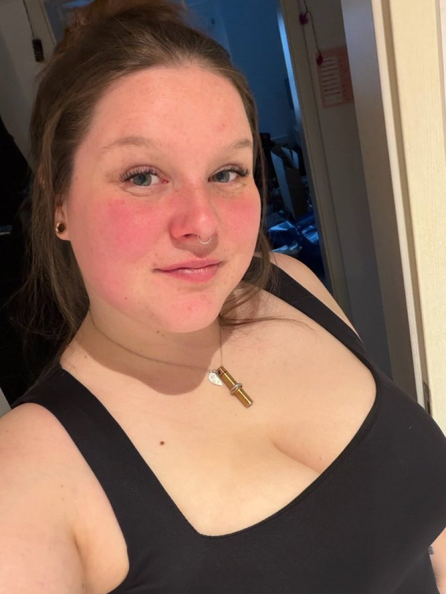 madddymayyy's tweet photo. free b00bie pics for the first 500 comments https://t.co/twET3KkvQa