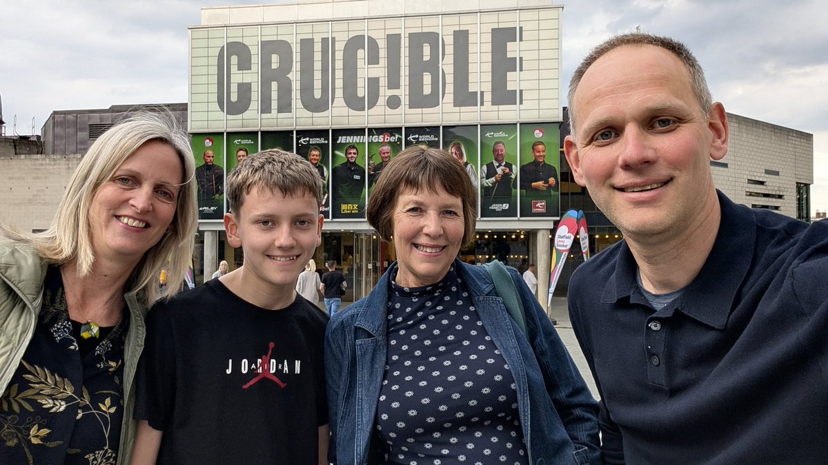 Hallamites's tweet photo. Loved the Seniors snooker yesterday - struck lucky with the games we saw 😁 https://t.co/227KBIPSd9
