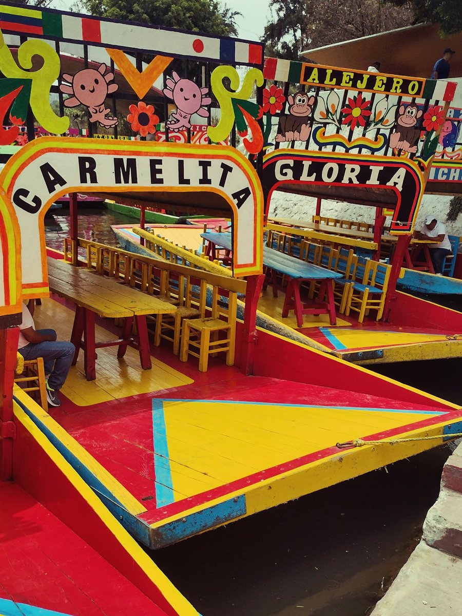 RPirog's tweet photo. #mexico #xochimilco #fridakahlo https://t.co/ZAPItQXYFf