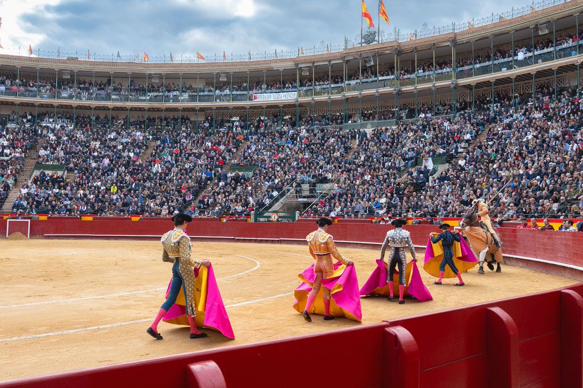 Mundotorocom's tweet photo. 🔴Alberto Donaire, Félix San Román e Ignacio Garibay, en la cita de la Virgen de los Desamparados de Valencia (Directo) 

#noticiasdetoros #noticiastaurinas #tauromaquia 

https://t.co/upDYMisGzb https://t.co/KMPwJIWj6O