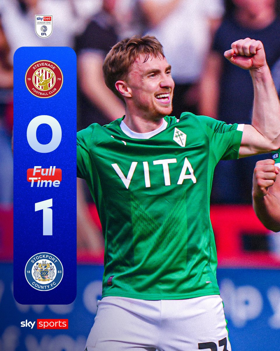 SkyFootball's tweet photo. Stockport claim a dramatic stoppage-time winner in their League One play-off semi-final first leg tie against Stevenage 💥 https://t.co/Se7cmRONzX
