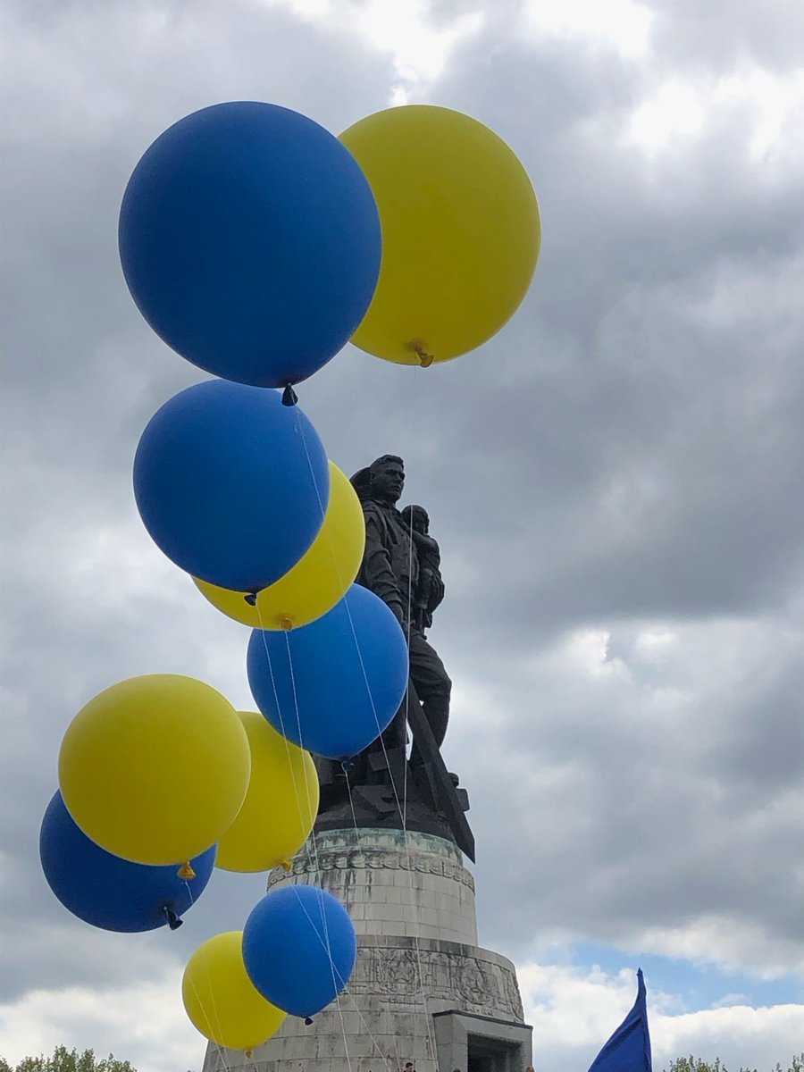 💙💛 Regina Laska tweet media