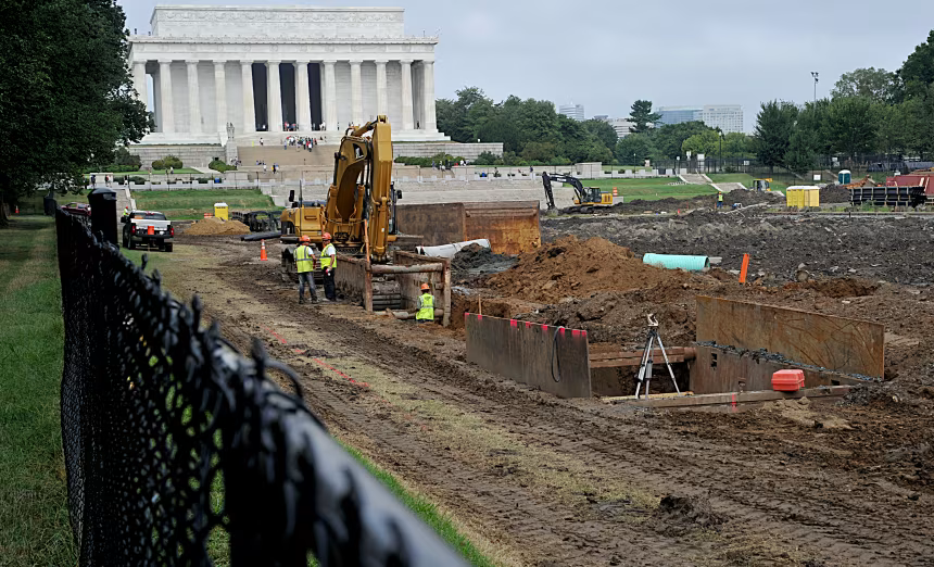 Raph_249's tweet photo. @ABPosse007 @SethAbramson @TheDemocrats A year of construction vs a few weeks. Obama went for preserving America's history. Trump went for the Landlord special, complete with a handout for tearing down 1/3 of the White House

1 Day of the War in Iran could've paid for the construction 3 times over, it's not even close https://t.co/0TYhZLdrsB