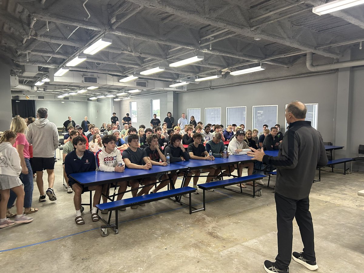RMDPDC's tweet photo. Good Presentations at the @usahockey @rmdhockey 15/16/17 Player Development Camp @StarCenters in Plano. Next up is the presentation for 16’s at 12:30 today https://t.co/3BaXLpaGwp