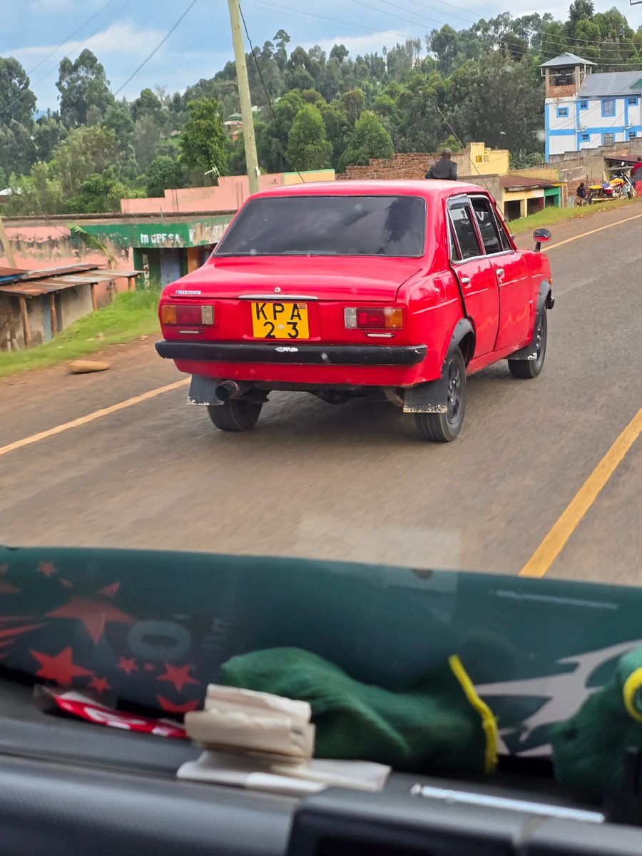 David1696212841's tweet photo. On my way from Port Victoria delivering glass and I spotted this clean vintage beauty on the road 😍🔥 Old school never goes out of style. https://t.co/tJmMZ9KXty