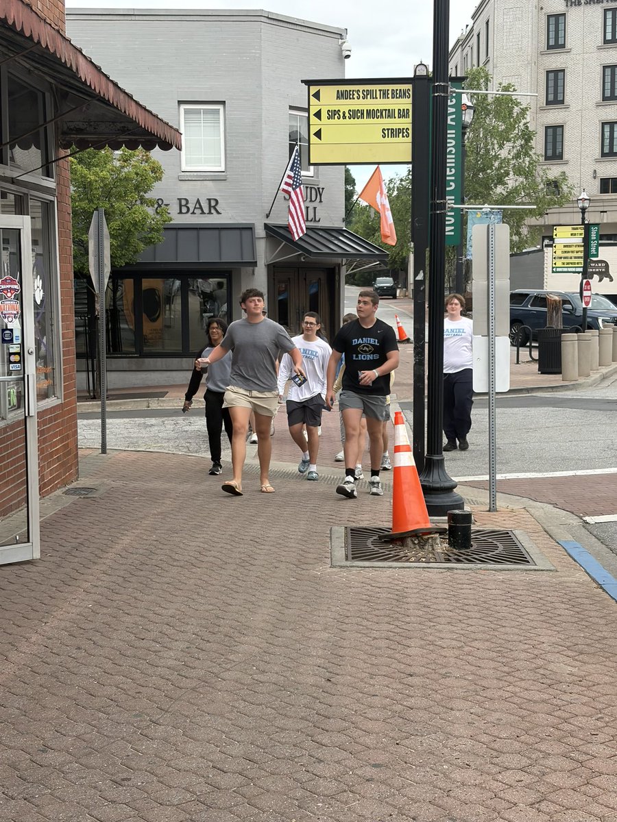 dwdanielFB's tweet photo. Daniel football out and about in our communities today!!! https://t.co/oDaMEjBdHQ