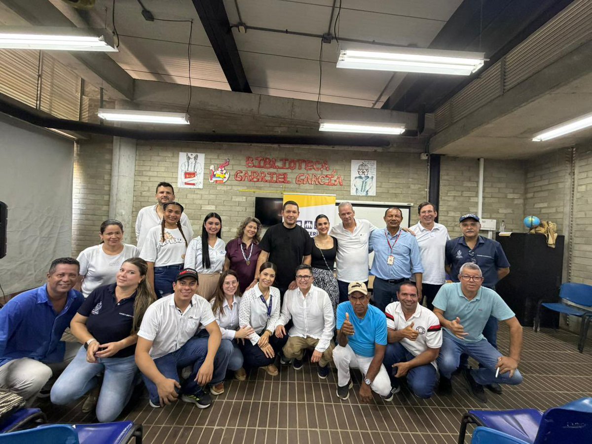 Supernotariado's tweet photo. #SNRContigo | Hoy, 177 familias del barrio Villa Jiménez, en Montería, reciben mucho más que un documento: reciben seguridad jurídica, tranquilidad y nuevas oportunidades para construir futuro 🏡💛
Gracias al Programa de Formalización, Saneamiento y Titulación de la Propiedad Inmobiliaria Urbana, 147 mujeres y 30 hombres hoy pueden decir con orgullo: “Esta tierra es mía y es legal”.