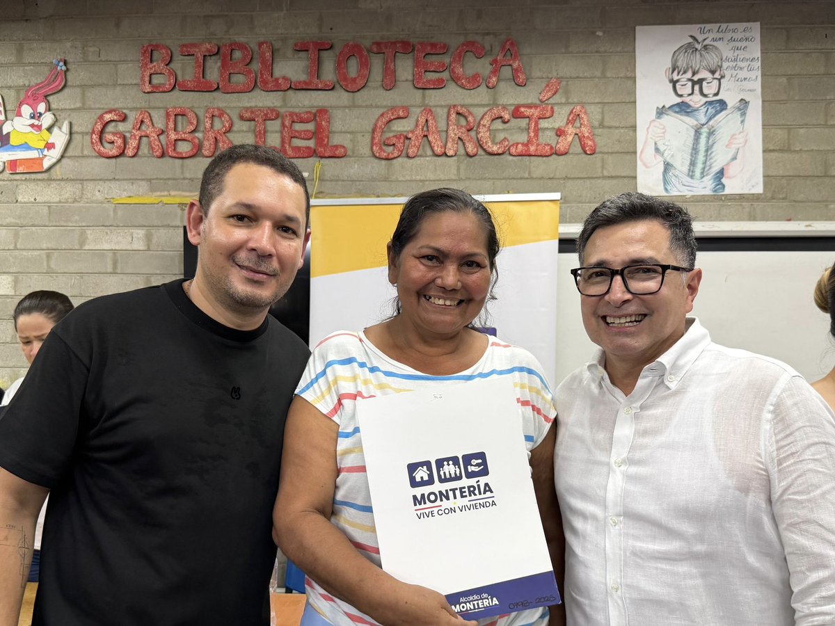 Supernotariado's tweet photo. #SNRContigo | Hoy, 177 familias del barrio Villa Jiménez, en Montería, reciben mucho más que un documento: reciben seguridad jurídica, tranquilidad y nuevas oportunidades para construir futuro 🏡💛
Gracias al Programa de Formalización, Saneamiento y Titulación de la Propiedad Inmobiliaria Urbana, 147 mujeres y 30 hombres hoy pueden decir con orgullo: “Esta tierra es mía y es legal”.