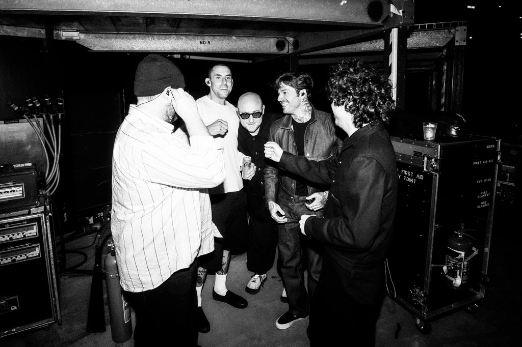 The Neighbourhood tweet media