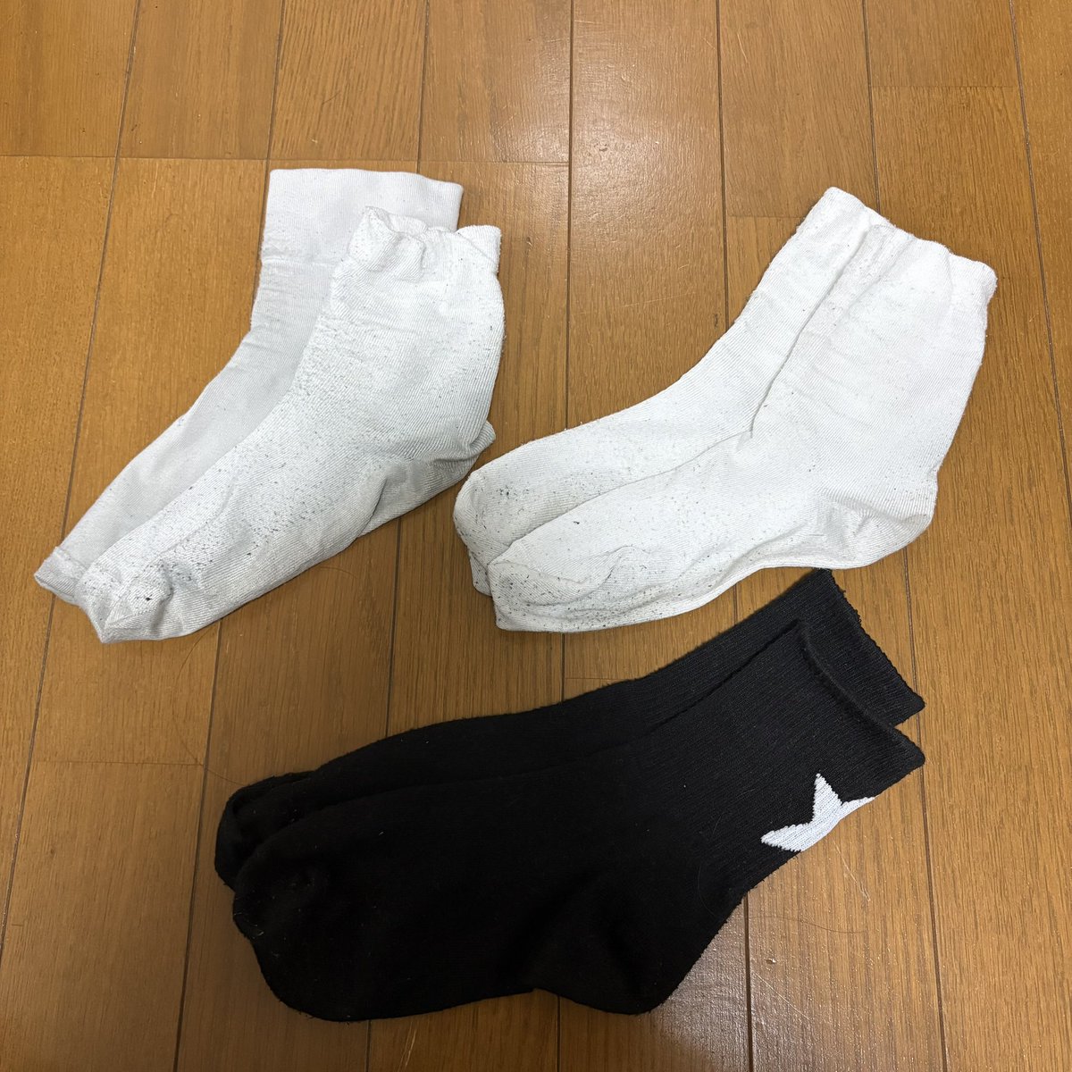 ykdoir's tweet photo. 1日着用済靴下です！1500円で販売します꒰՞⸝⸝⊃ ·̫ <՞꒱
 #下着売ります  #靴下売ります https://t.co/UTihHYYhRx
