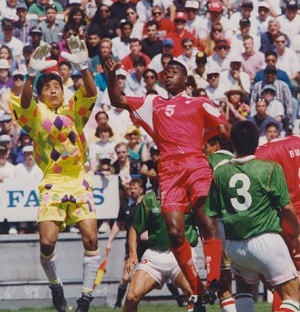 Steve1T's tweet photo. #OnThisDay in 1993 - @miseleccionmxEN qualified to 1994 World Cup in USA after goals by Hugo Sánchez & Francisco Javier Cruz secured a 2:1 win over hosts #CANMNT at Varsity Stadium. #ElTri clinched 1st place in the final group; #CanadaRed advanced to playoff vs. #Socceroos. https://t.co/c2zGAPdYwV