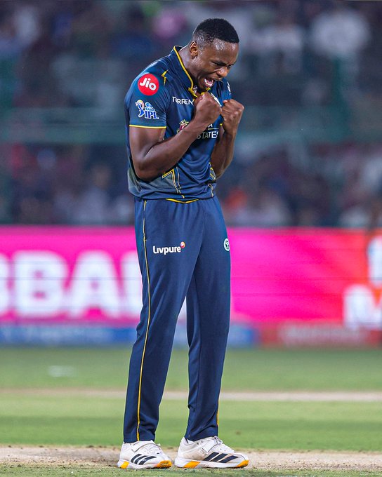 Half of the RR side is back in the pavilion! Jadhav and Dubey are now at the crease for the rescue act.!