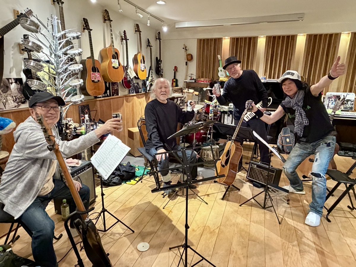 misawaMATARO's tweet photo. 本日のJAMリハも盛り上がりました！😆
ちょっと新曲への挑戦が集中し過ぎて緊張感が溢れてしまい、、、、
ちょいと一杯やりましたー😂
明日もやるぞー😆💪 https://t.co/WzTO5yXaUS
