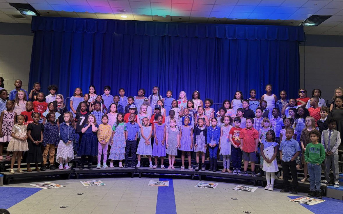 nikkidpeters1's tweet photo. Week 33 🤩 Arts Exhibition Night was a hit! @PowderSpringsES https://t.co/8RMhs1Gv0M