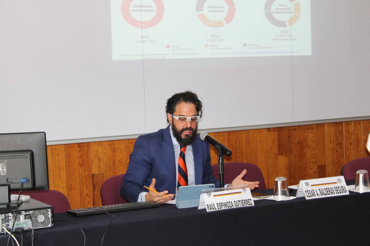 FEconomiaUNAMof's tweet photo. Este sábado 9 de mayo, en la @UNAM se presentó el Informe Económico BBVA México y se realizó la Mesa 3 sobre desarrollo y economía urbana. Especialistas analizaron el panorama económico ante una comunidad activa y participativa. https://t.co/Xl2DfAxSez