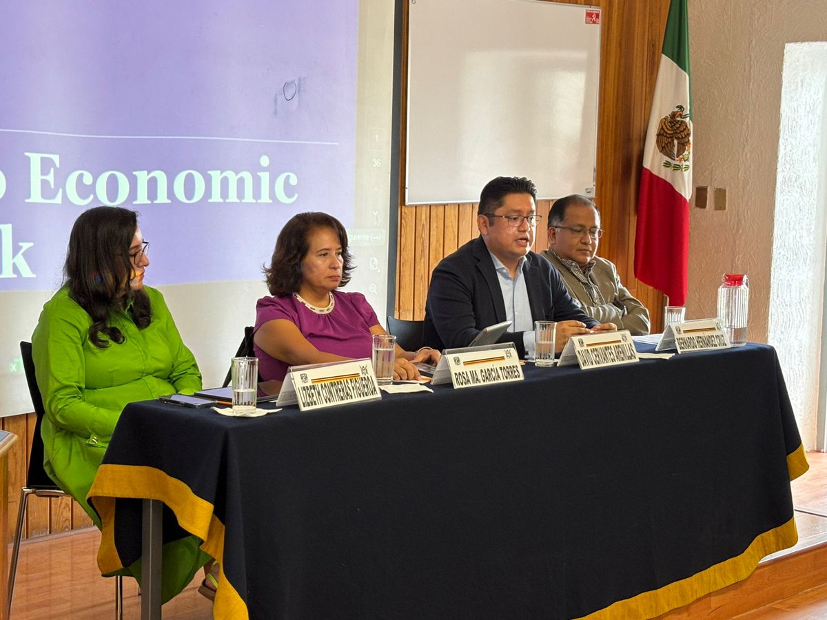 FEconomiaUNAMof's tweet photo. Este sábado 9 de mayo, en la @UNAM se presentó el Informe Económico BBVA México y se realizó la Mesa 3 sobre desarrollo y economía urbana. Especialistas analizaron el panorama económico ante una comunidad activa y participativa. https://t.co/Xl2DfAxSez