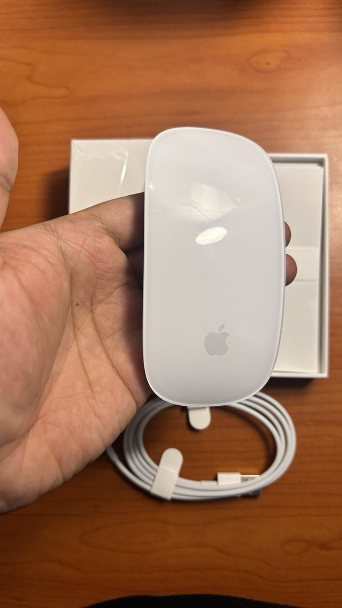 FathanAlfan's tweet photo. Apple Magic Mouse 2nd Generation unit iBox Resmi Indonesia
Fullset Original siap pakai.

Lokasi Medan https://t.co/OqLb59X0Qe