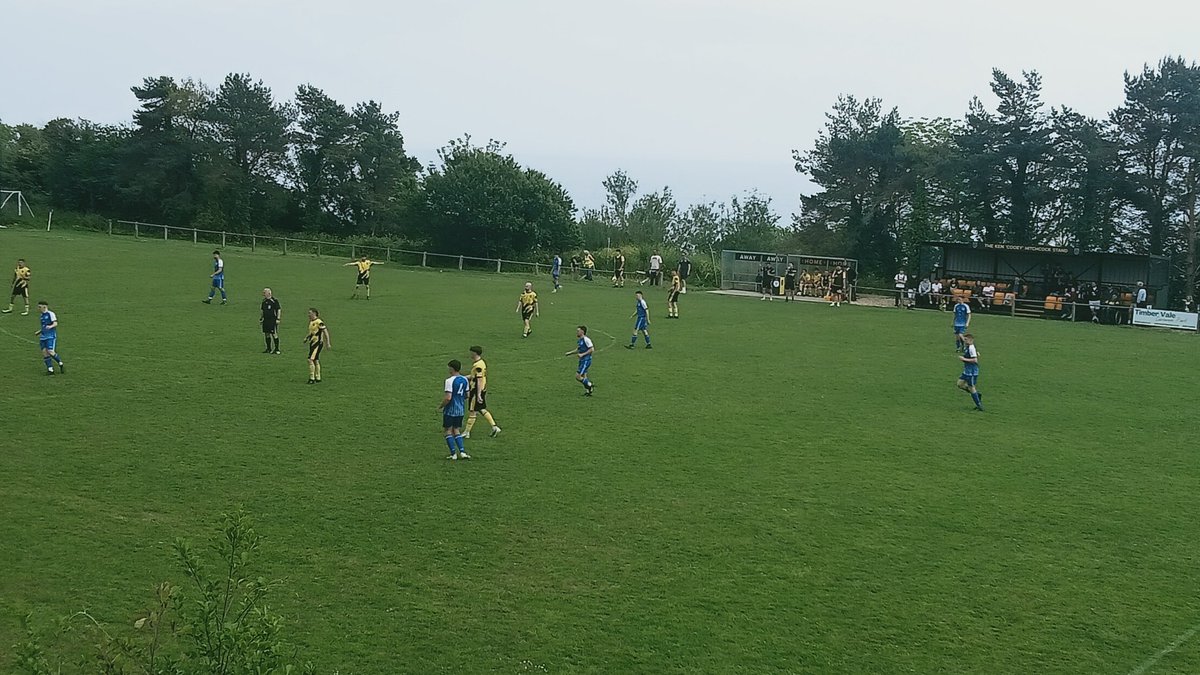 CheethamThe's tweet photo. My final game of the 25/26 season, in the @DevonExeterLge Prem @LymeRegisFC 1 @CreddyAFC Res. 1. Eventually got to Davey Fort after 2 postponements. A superb view of Lyme Bay from the high terracing. https://t.co/6v5ErCq30j