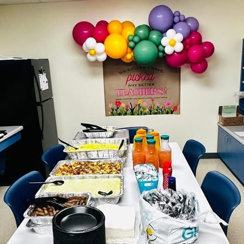 CPSCrickets's tweet photo. Thank you to our incredible PTSO for spoiling us this week during Teacher Appreciation Week! We enjoyed treats from Eggs Up Grill, Sunday Stacks, Coyote Coffee, Baked and Frosted, Tropical Smoothie Cafe, and Bloom Bar. https://t.co/tT0PYJtGc9