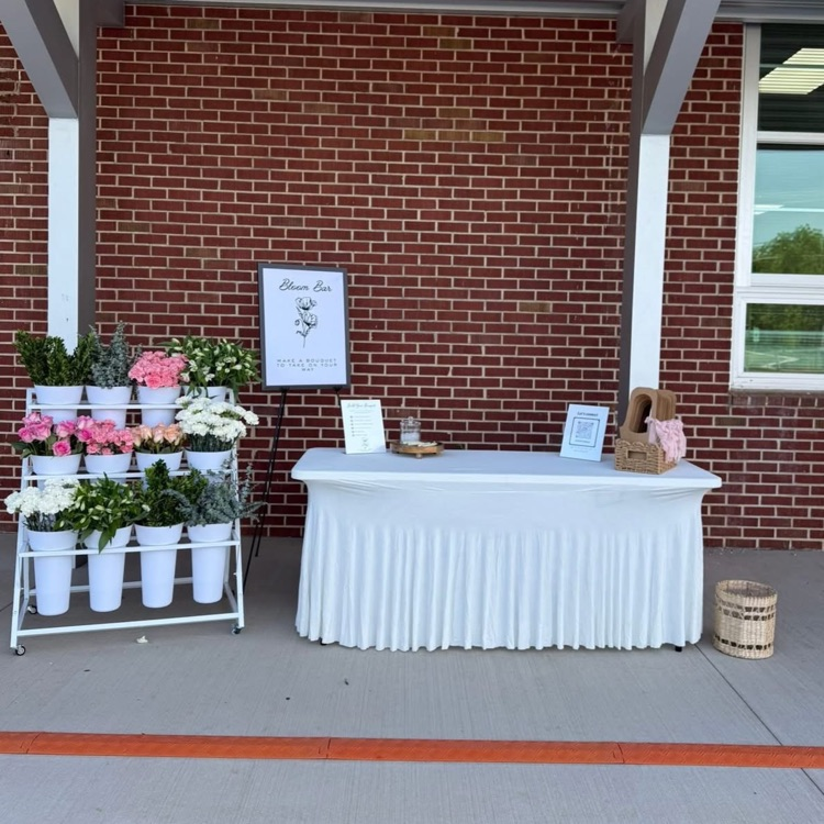 CPSCrickets's tweet photo. Thank you to our incredible PTSO for spoiling us this week during Teacher Appreciation Week! We enjoyed treats from Eggs Up Grill, Sunday Stacks, Coyote Coffee, Baked and Frosted, Tropical Smoothie Cafe, and Bloom Bar. https://t.co/tT0PYJtGc9