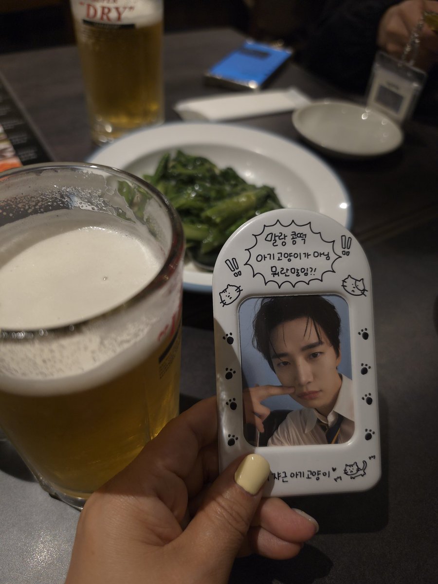 My_Love_le2jh's tweet photo. 오랜만에 동생들 만나서 너모 즐거웠어!!
혼자와서 삼김이나 먹어야 하나~~했는데..
@pica_125 @itsunny0125
내일..아니 오늘은 더 신나게 즐기쟈~~💛
#2PM #2pm_the_return #the_return_tokyodome #LEEJUNHO #李俊吴 #令豆 #UNHO #ジュノ https://t.co/TOfLHH6MhR