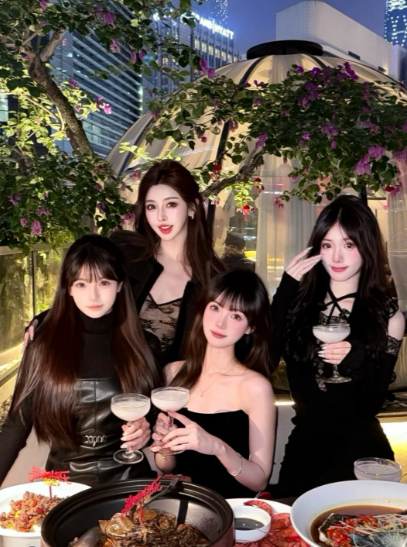FOmbeline's tweet photo. 今天星日~进我的快乐闺蜜给的~

粉笔姐妹刚拍完，可打分不破防。

真的给看 不信你试试 反正不要 https://t.co/cAaKKAV6ou