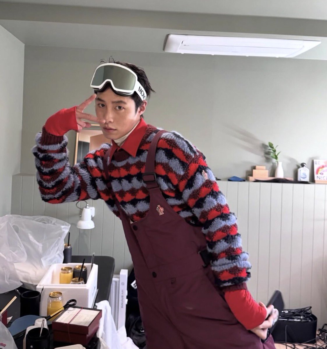 이재욱이라는 배우가 연기하는 많은 배역들을 보면서 많이 웃고 울었는데 그렇게 나에게 많은 감정들을 선물해줘서 너무 고마워!
이재욱의 생일을 너무너무 축하해요