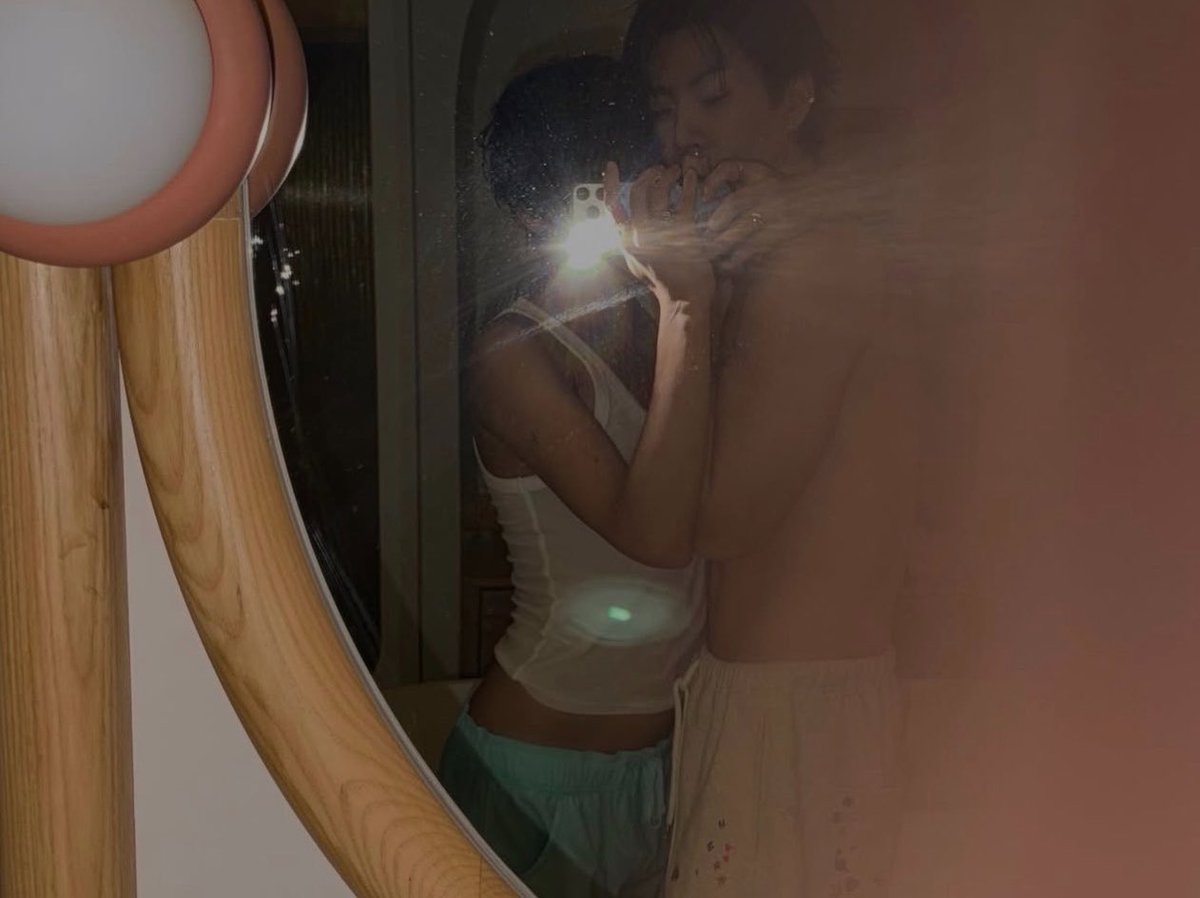ใครจะเชื่อว่า 10 ปีที่แล้ว แม้แต่มือ ออฟจุมพลยังไม่ยอมให้ลูกฉันแตะด้วยซ้ำ วันวันเอาแต่ไล่เตะอ่ะ สมแล้วที่เตตะวันบัญญัติคำว่าเปลี่ยนไปมากให้เพื่อน  สำหรับสาววายรุ่นใหม่ป้าก็ขอบอกว่าแรกๆถ้ามันจะยากมากหน่อย ถือว่ามาถูกทางแล้ว 😂