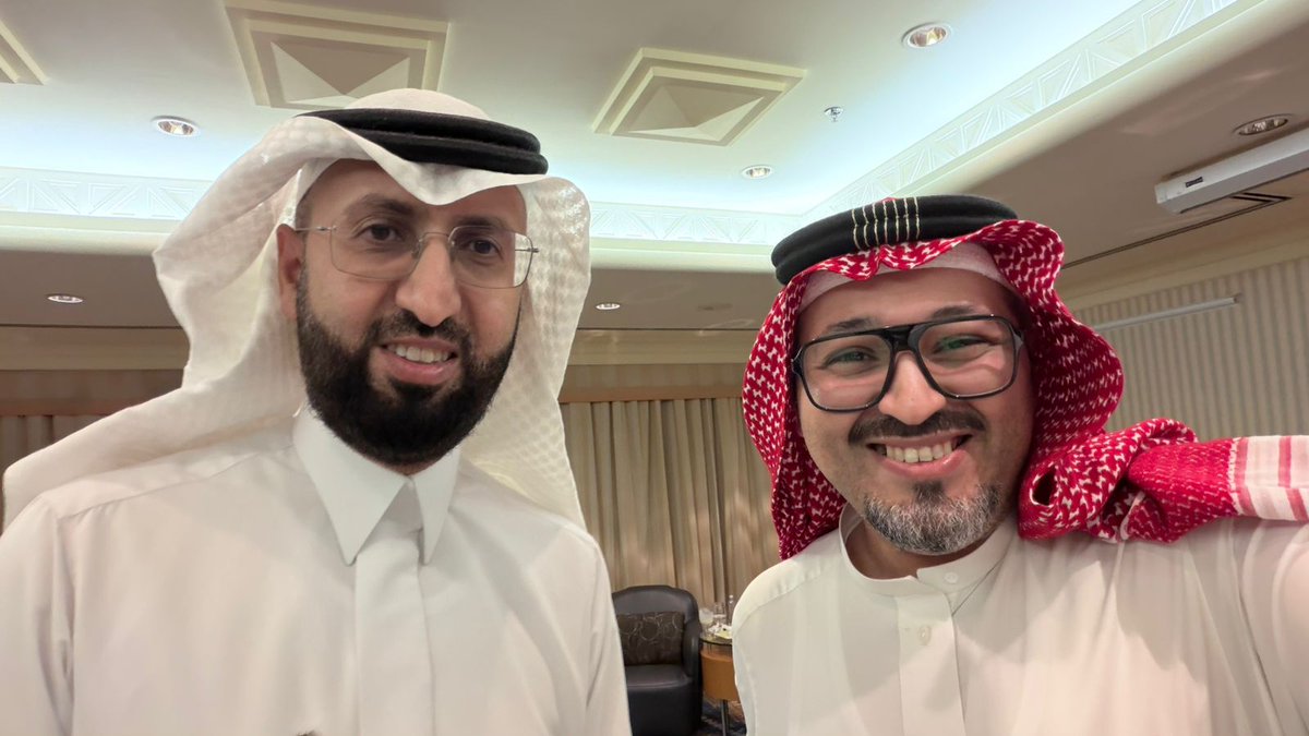 محمد باحارث يعلن تأكيد إصابته بمرض فلورة العظام، و وجود نسبة سمية عالية من الفلورايد في دمه. ويقول انه 5 سنوات لم يشرب مياه مضاف فيها الفلورايد ولم أستخدم معجون أسنان فيه فلورايد.

ويطلب من هيئة الغذاء والدواء مراجعة سياسة الالزامية لإضافة الفلورايد إلى مياه الشرب،

و يخشى انه