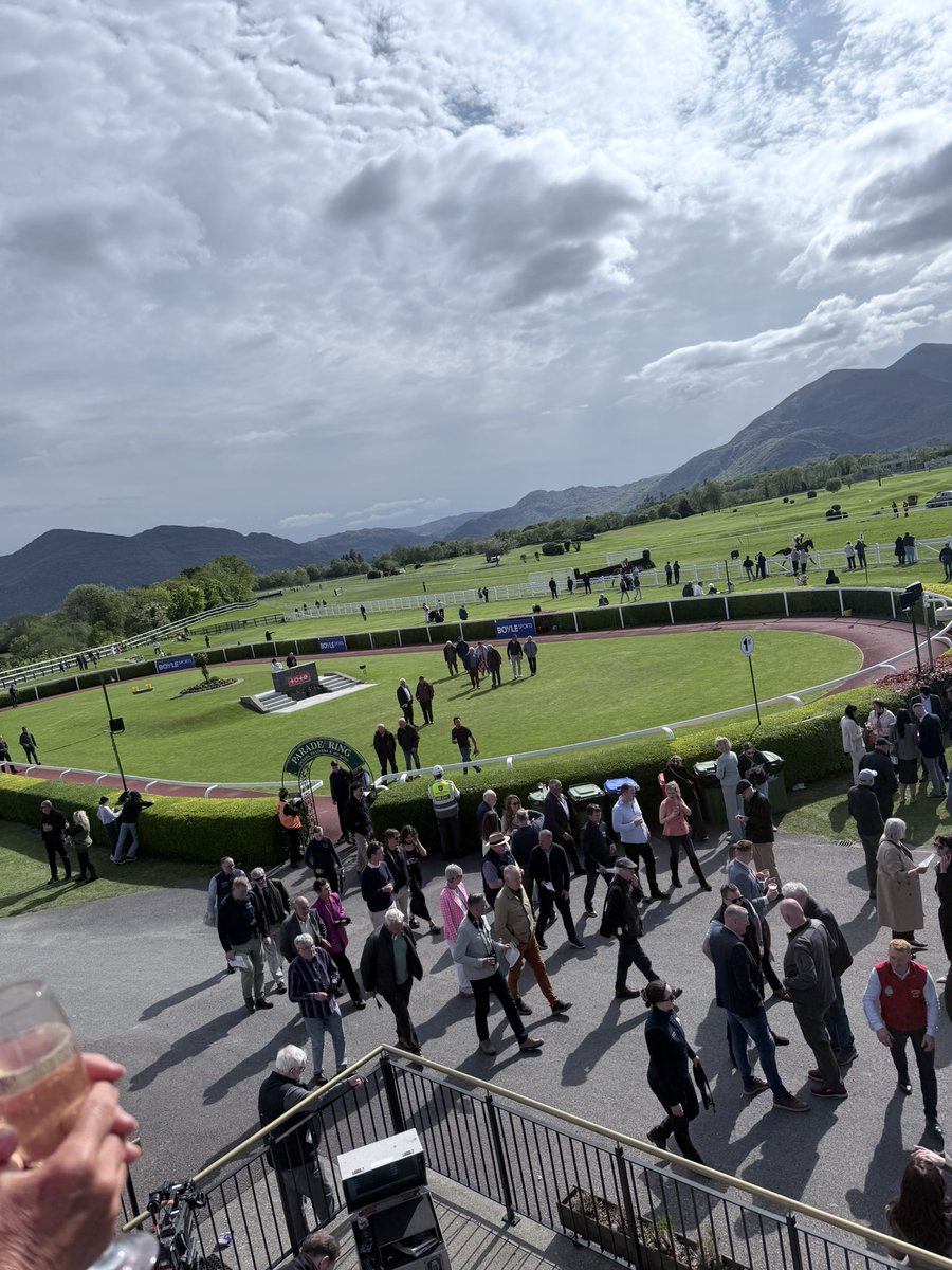 Shelmo15's tweet photo. What a place 😍 Killarney https://t.co/F3reAW7kYa