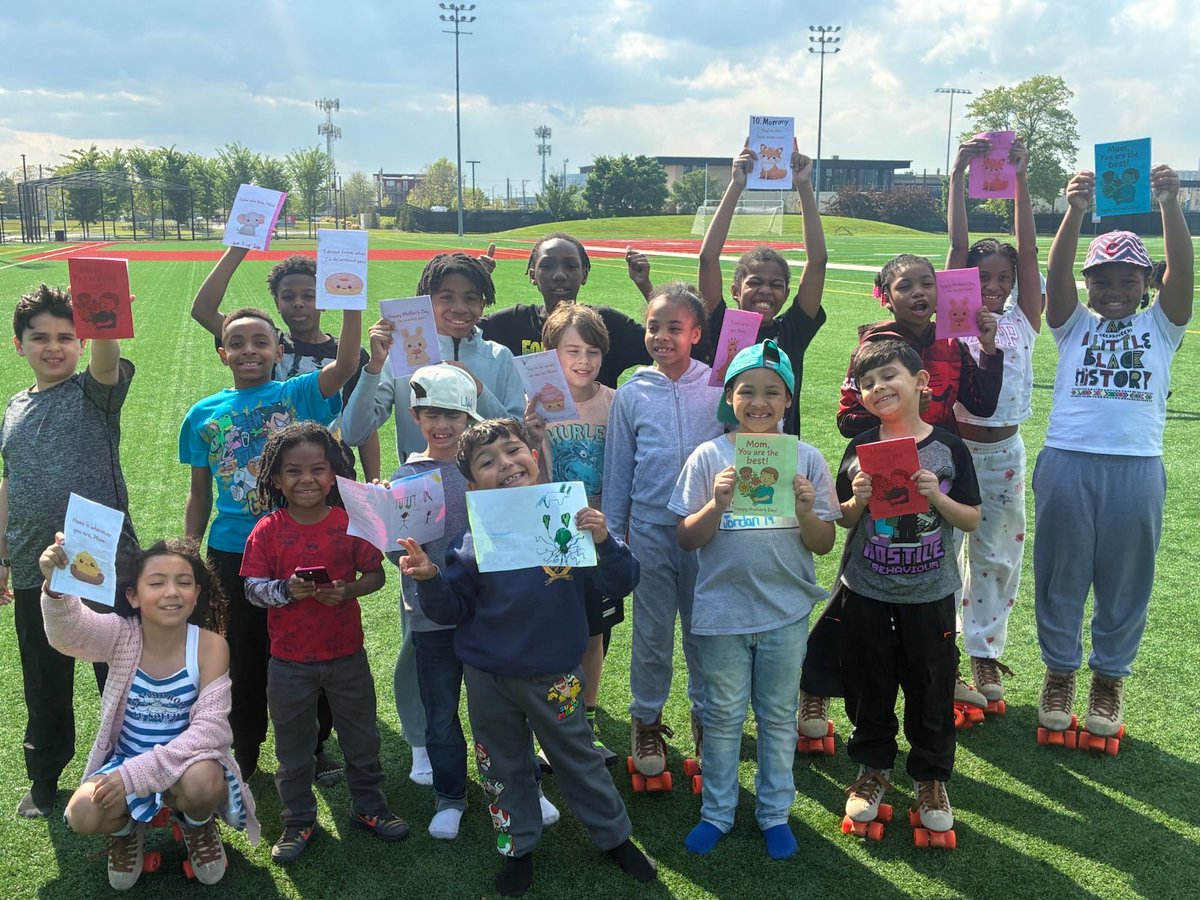 ComEdRecCenter's tweet photo. Students in our afterschool program made heartfelt Mother’s Day cards to show their appreciation for their moms 💐 https://t.co/KgVOpe00CS