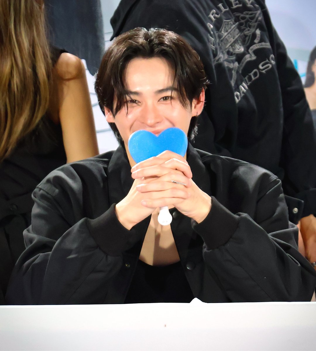 กู้ดไน้นะคับพี่เก้า ช่วงนี้อากาศเปลี่ยนแปลงบ่อย ดูแลสุขภาพด้วยส่งกำลังใจให้พี่เก้าเสมอค้าบ 😽🖤

#HappyKaoFunDay
#number_9th