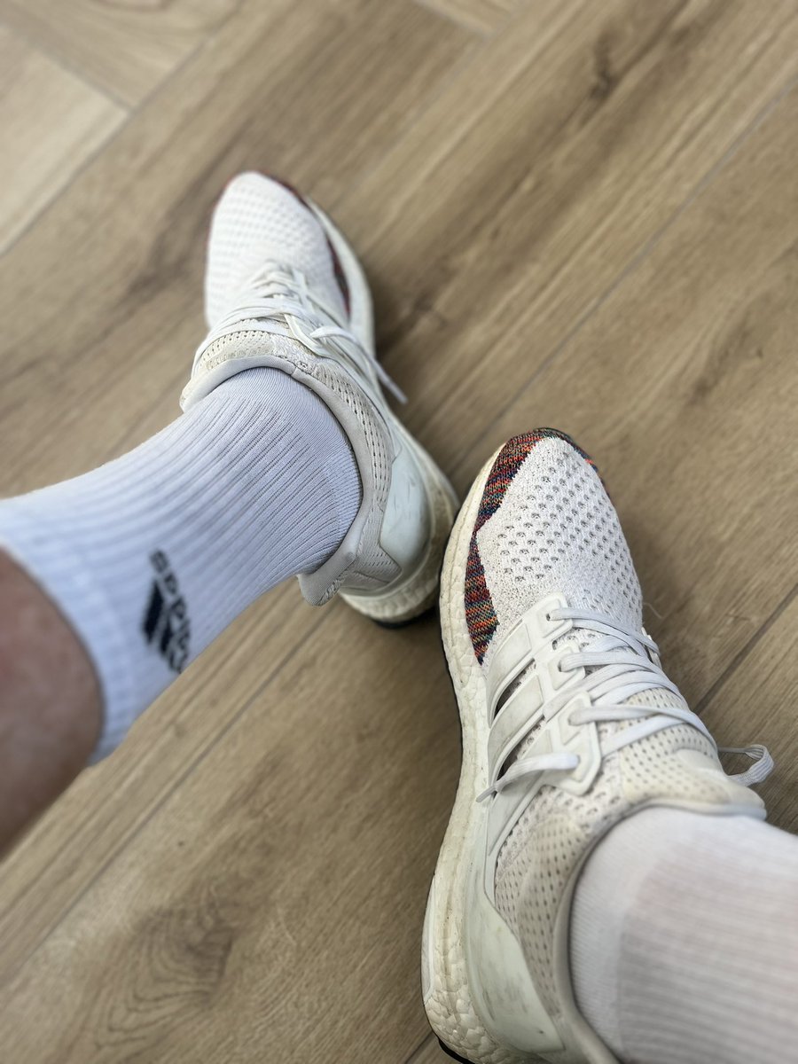 eannac5's tweet photo. @adiFamily_ Ultraboost. Cant go wrong. https://t.co/hzCbgxEO5u