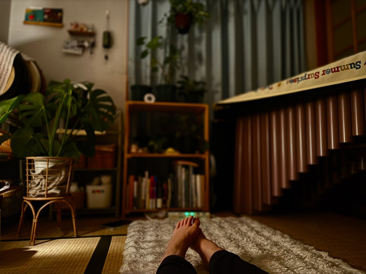anyaka___'s tweet photo. マリンバ弾きたくて、こんな夜中に自分のお部屋に運んできたはいいものの、思いの外大きい😂受験生みたい笑 https://t.co/gPAAlXWDPY