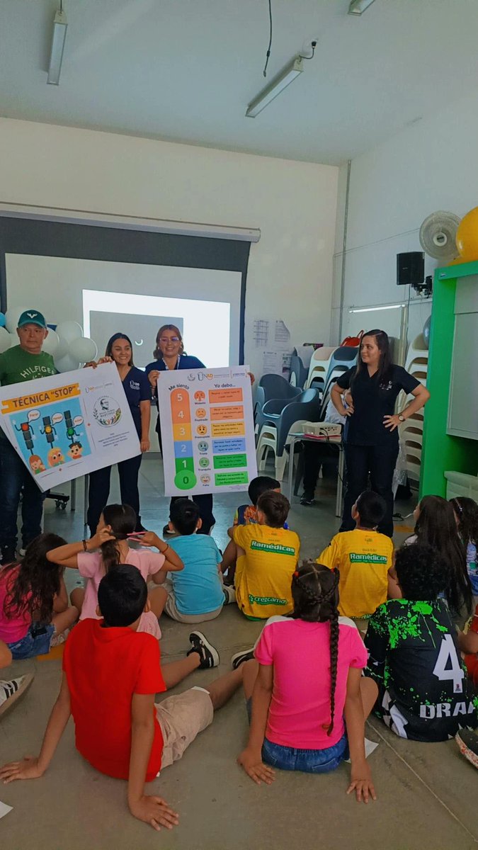 BlancoNatalia10's tweet photo. Cierre de la "Experiencia comunitaria de transformación social" cátedra Miguel Ramon Martinez, Barrio San Rafael, comuna 3 desde el CEAD de Bucaramanga.
@ElOIRdelaRegion 
#INVIL @UniversidadUNAD https://t.co/JCZB1KnDFm