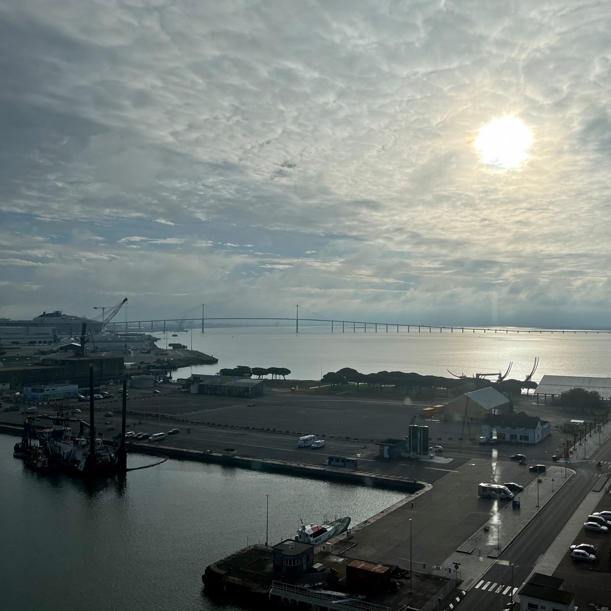 Christine_Ott_'s tweet photo. Instantanés de Saint-Nazaire, après quelques jours passés là pour le festival Zones portuaires ; on jouait ARAN pour la soirée d'ouverture du festival et le lendemain. Merci à Armelle, Pauline, Antonin, Gwen, toute l'équipe du festival et du LiFE pour leur  accueil 💚🍀 https://t.co/RexUIHimwX