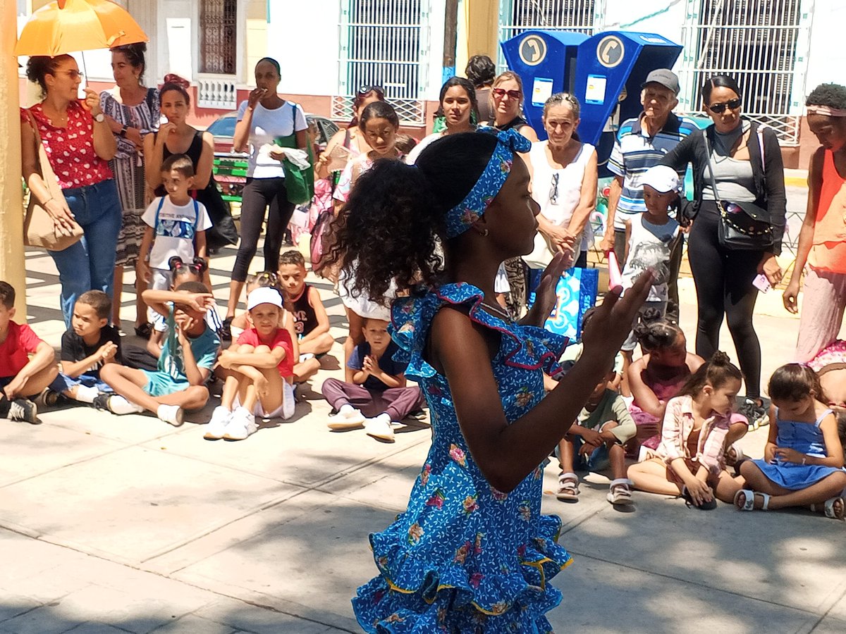 j_noslen's tweet photo. Desde el Parque de la Libertad la Cultura Matancera festeja el Día de las Madres.
La Plaza Joven iniciativa de la Brigada de Instructores de Arte en Matanzas realizan junto a proyectos socioculturales la Feria de las flores.
#MatancerosEnVictoria
#CubaEsCultura
#Cuba https://t.co/Kz4ArpCT65
