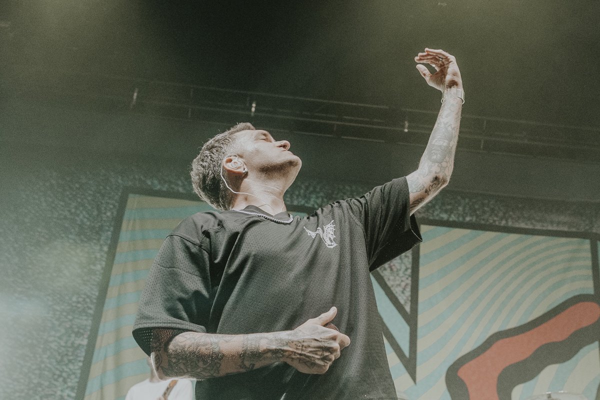 newfoundglory's tweet photo. Hometown show last night in South Florida with Yellowcard and Plain White T's!

We're in Jacksonville today with Hot Rod Circuit for a special headline set at FIVE - check https://t.co/1pHmQBKGJk for tickets. https://t.co/CnQGxzS7Uo