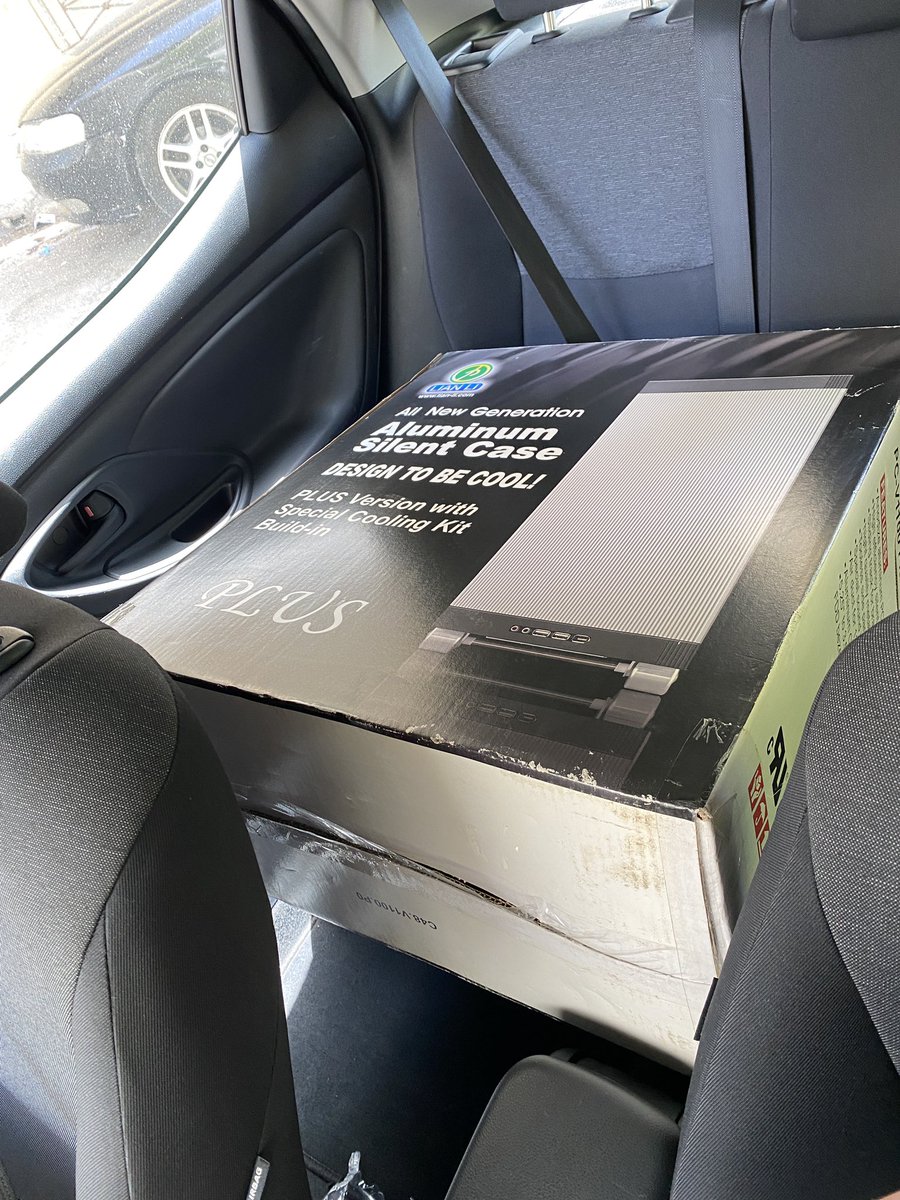 PadPoet's tweet photo. Also got this unused NOS Lian Li PC-V1100 Plus (black) for 30 euros. Gotta love those old Lian Li aluminum beasts! #lianli #sleeperpc #retro https://t.co/7bUptsbCbn