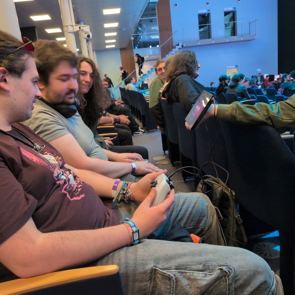 V1br4ph0n1cs's tweet photo. This is #FGC https://t.co/ujX9a5CM7m