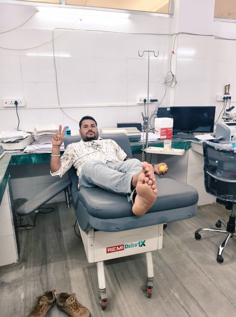 SevaKoderma's tweet photo. #My blood tells #stories of strength. #Rakhtveer member #Pankaj yadav ji donated #17 th_Time's #A+ #blood in #Sadar hospital koderma  for a critical #Anemic patient #Karamat ansari. Hat's off to You.🩸
@BloodDonorsIn
@dckoderma 
@VijayKrSinhaBih
@DrRadhaJi https://t.co/WQUCK1pIdh