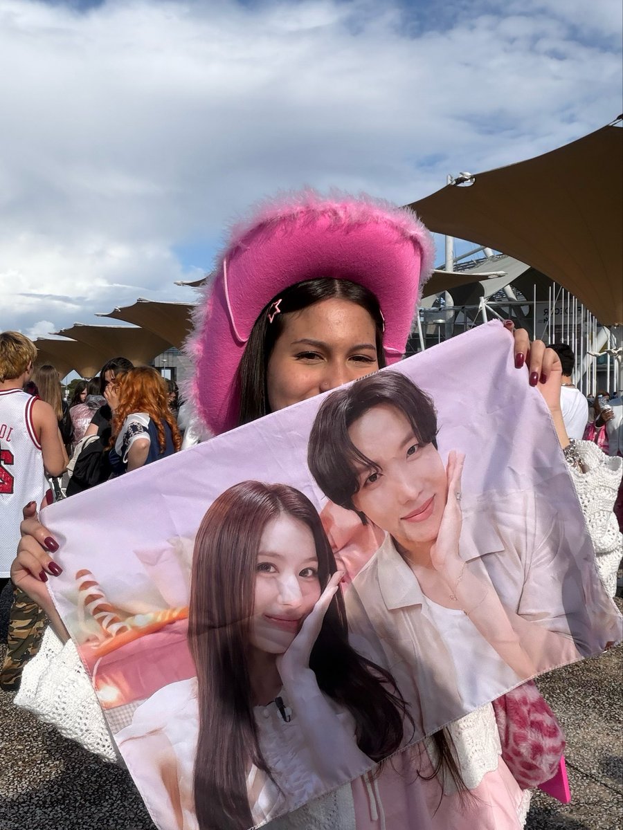 emy⁹⁷ is seeing bangtwice tweet media