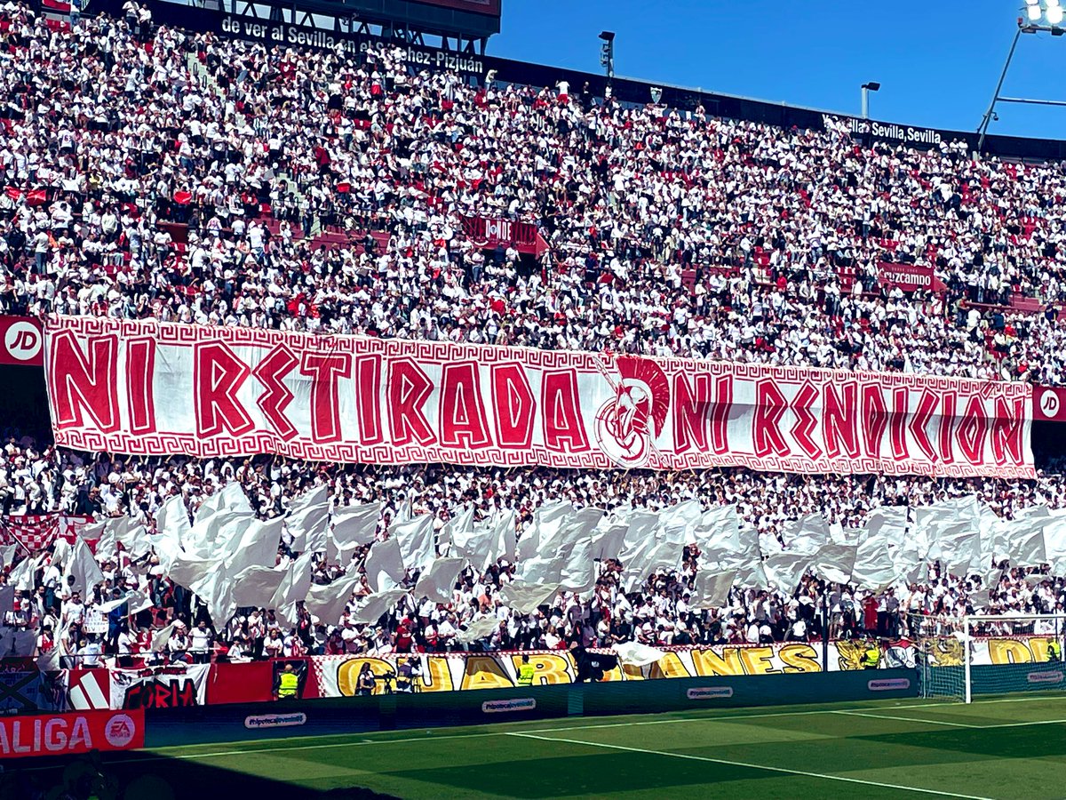 ameliaconnect22's tweet photo. @SevillaFC @sevillaciudad Qué malito eres y que poca calidad tienes, pero “eres mi malito” eres mi #SevillaFC y contigo… a muerte!
Eso sí, qué #Afición qué #Grada y qué #Estadio tienes.
Nos hemos propuesto salvarte de bajar a 2ª y lo vamos a conseguir.
#Escudo y #Bandera.
2 puntitos nos faltan… https://t.co/wbnNB2qC4Z