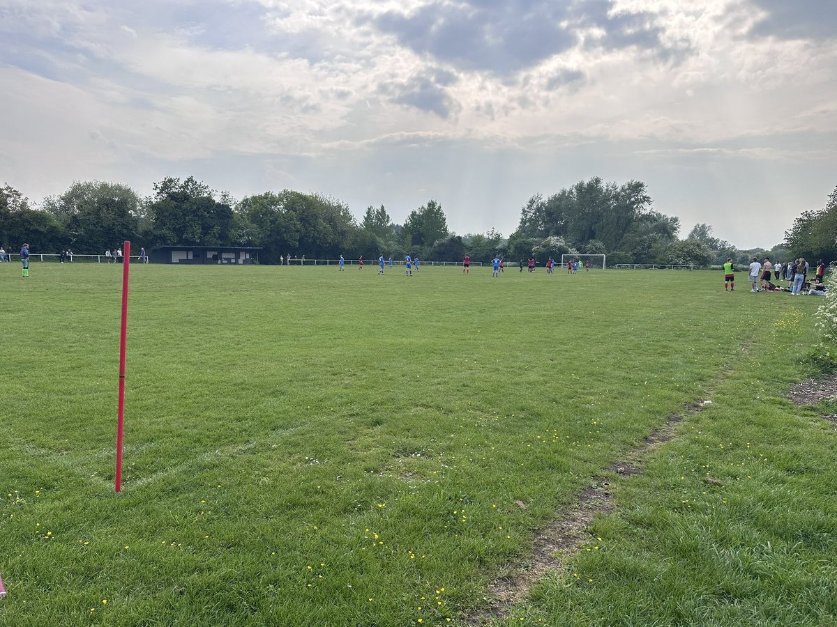 stathopper21's tweet photo. Game 146 of 25/26
Ground 662
This is a ground at @WrockersDev I used to have a kick about on when I was younger so nice to finally see a game on there. The shelter is the same with a few more holes in it! #groundhop #groundhopping https://t.co/l1KywPNZyr