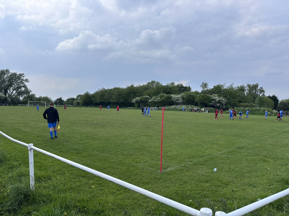 stathopper21's tweet photo. Game 146 of 25/26
Ground 662
This is a ground at @WrockersDev I used to have a kick about on when I was younger so nice to finally see a game on there. The shelter is the same with a few more holes in it! #groundhop #groundhopping https://t.co/l1KywPNZyr