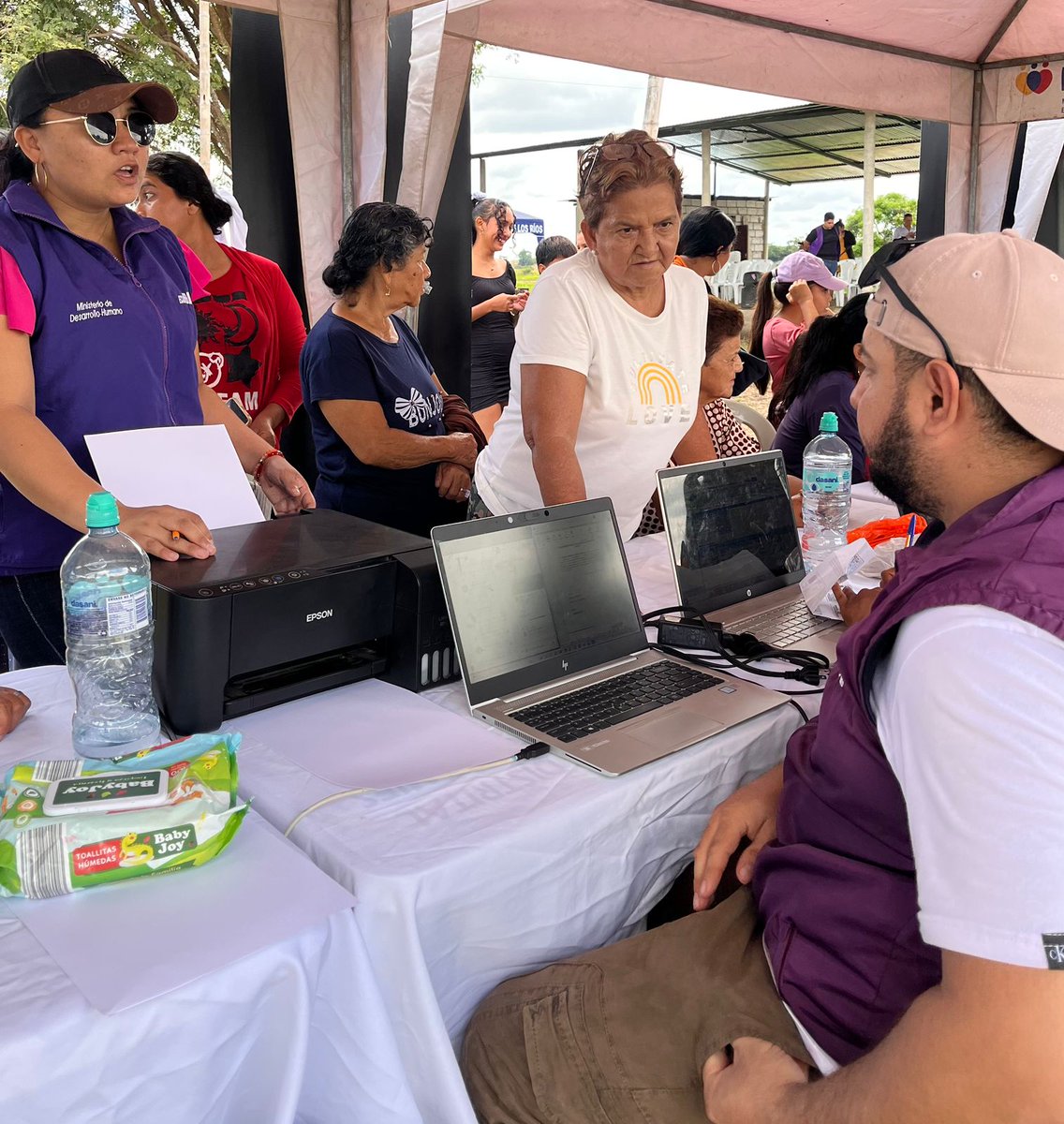 zona5MDH's tweet photo. 📍#Guayas | En el recinto Perinao del cantón Balzar, màs de 100 asistentes accedieron a los servicios del Estado en la Brigada Social por #ElNuevoEcuador, con la finalidad de acercar los servicios a la ciudadanía más vulnerable. 

#MDHenTerritorio https://t.co/gPscOJ95cN