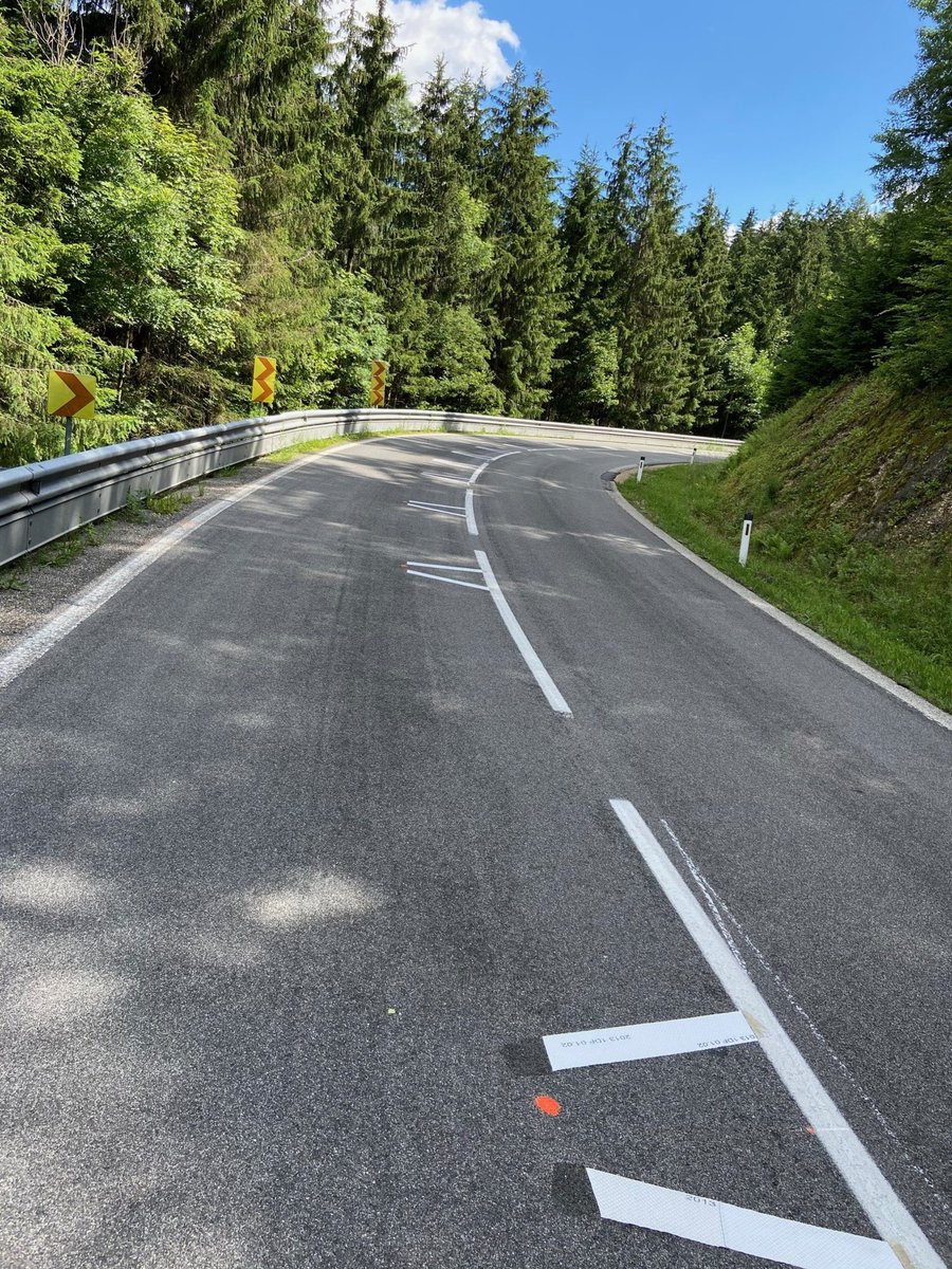 pschadi's tweet photo. @faustocoppi60 Sure, but I have seen plenty of those permanent protectors in my area. It’s probably a general thing how much you care about cyclists and bikers. https://t.co/bqJ6qvg01Y